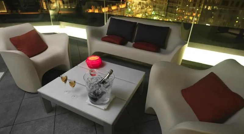 Terrace, Condes De Barcelona, Barcelona