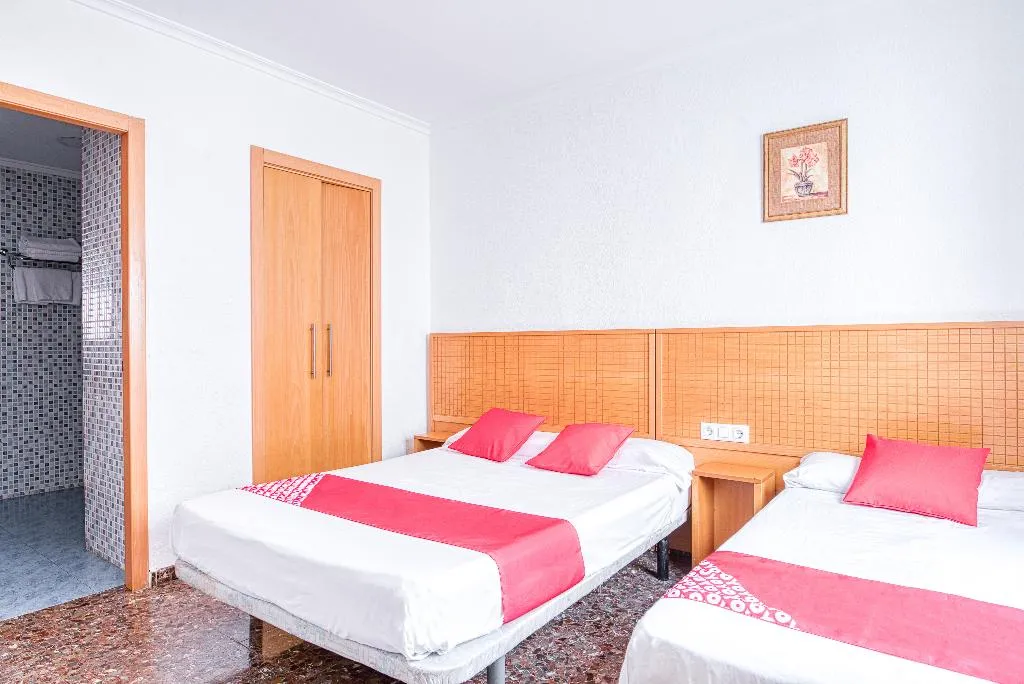 FAMILY ROOM STANDARD Room, Hostal Nova Picanya, Valencia
