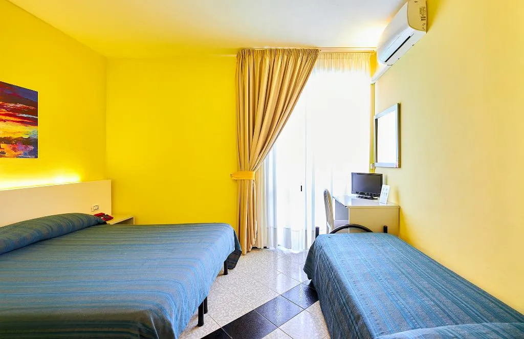 TRIPLE STANDARD Room, Clorinda, Naples