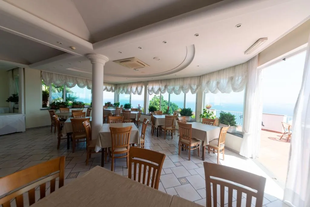 Restaurant, Villa Ireos, Naples