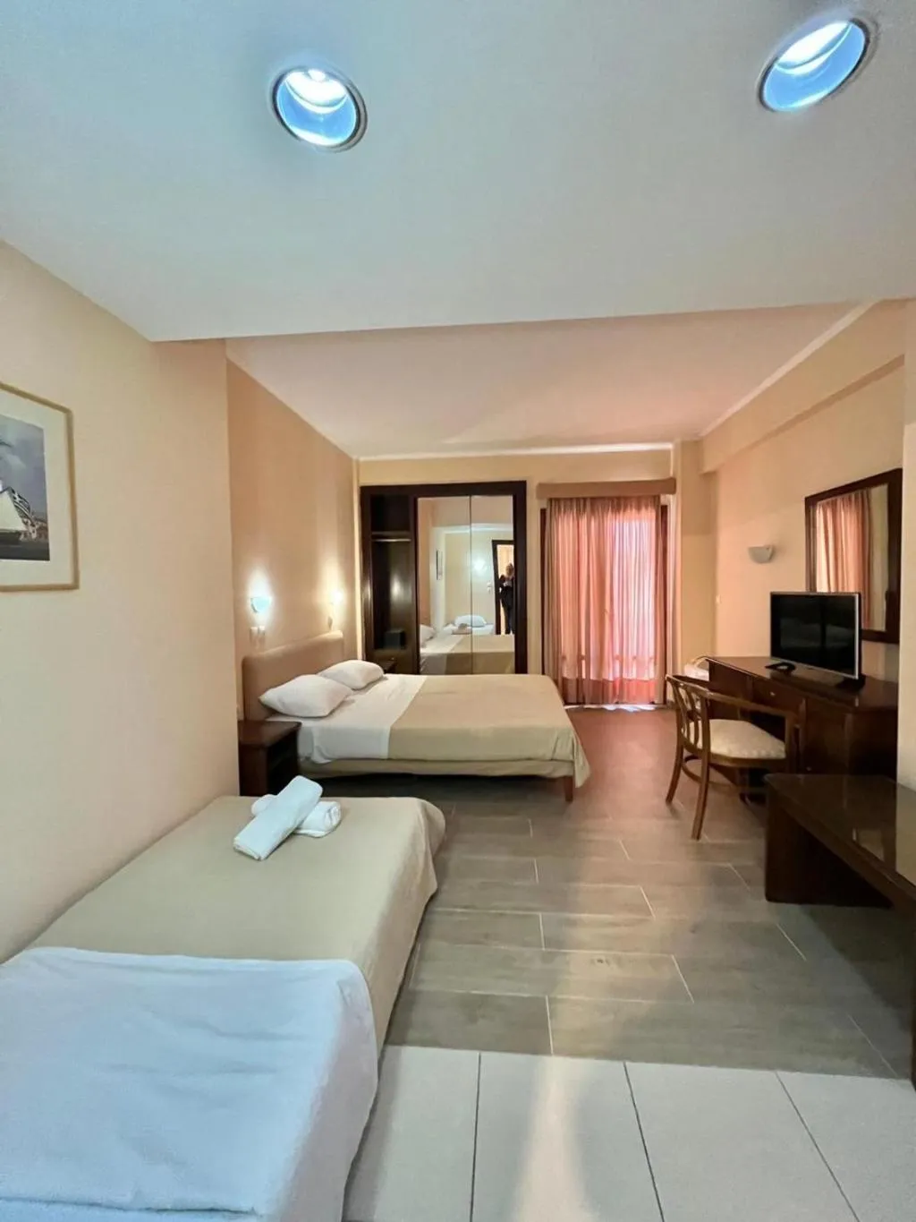 TRIPLE STANDARD Room, Saint George, Thessaloniki