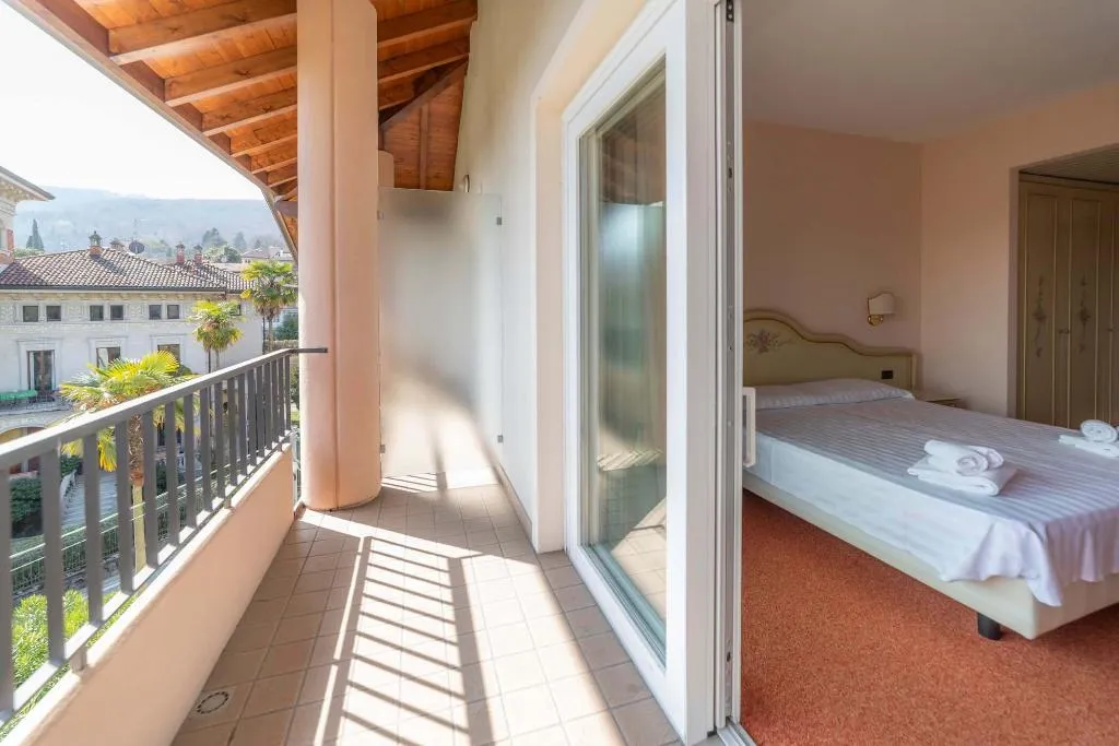 TRIPLE STANDARD Room, Hotiday Room Collection - Stresa, Milan