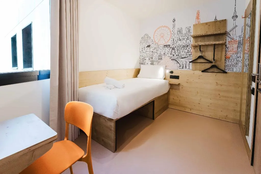 SINGLE STANDARD Room, easyHotel Alicante Centro, Costa Blanca