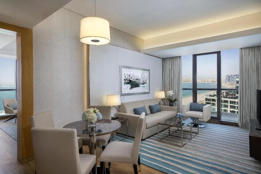 SUITE DELUXE SEA VIEW Room, Hilton Dubai Palm Jumeirah, Dubai