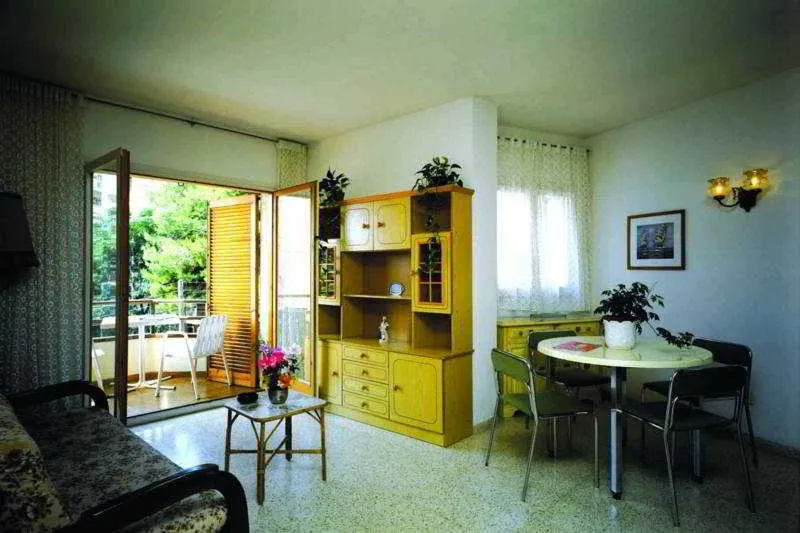 Room, Eva, Costa Brava