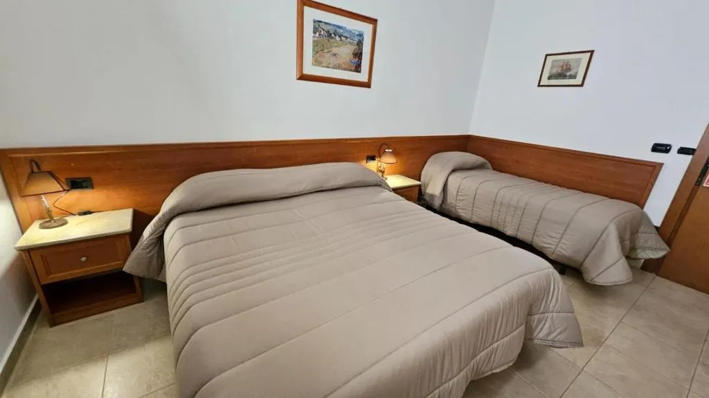 TRIPLE STANDARD Room, GH Hotel & Restaurant, Palermo