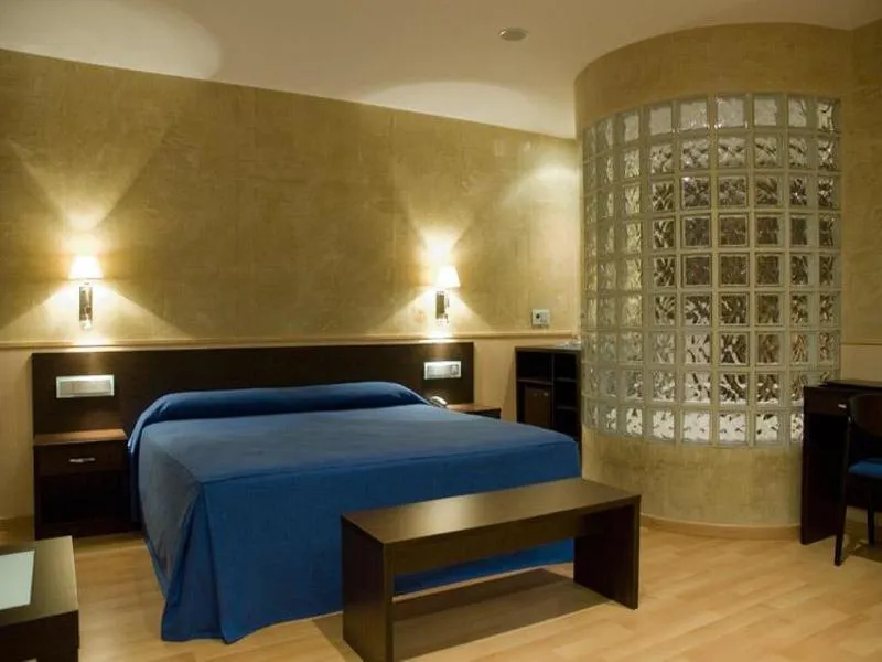 Room, Samba, Costa Brava