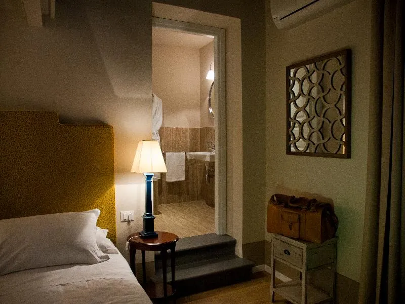 QUADRUPLE CITY VIEW Room, Black 5 Florence Suite, Florence