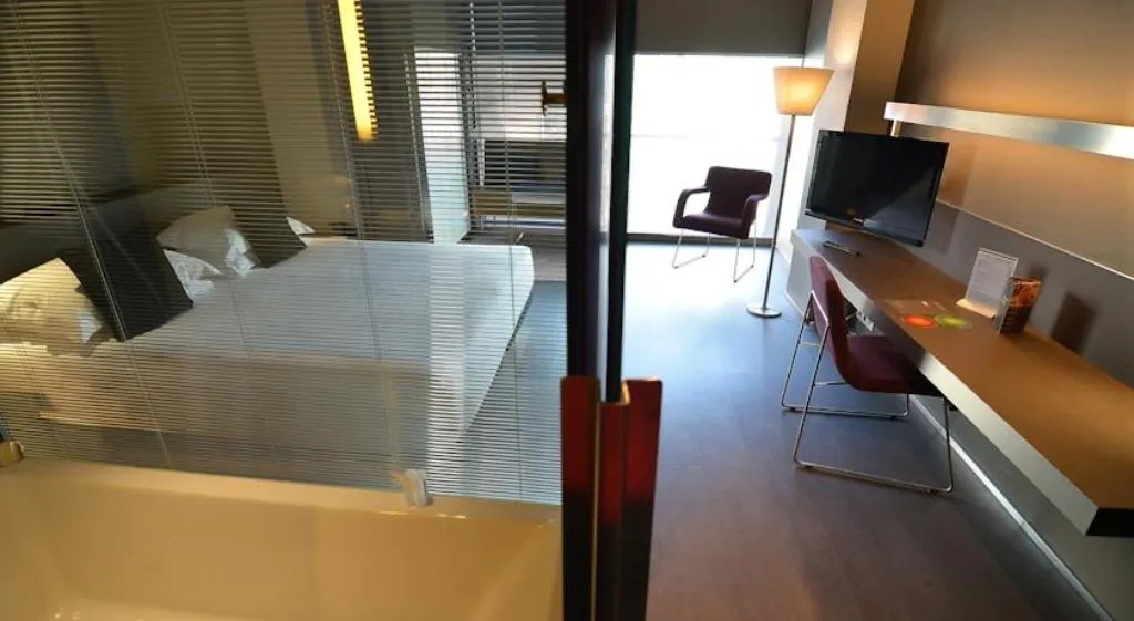 DOUBLE STANDARD Room, Soho, Barcelona