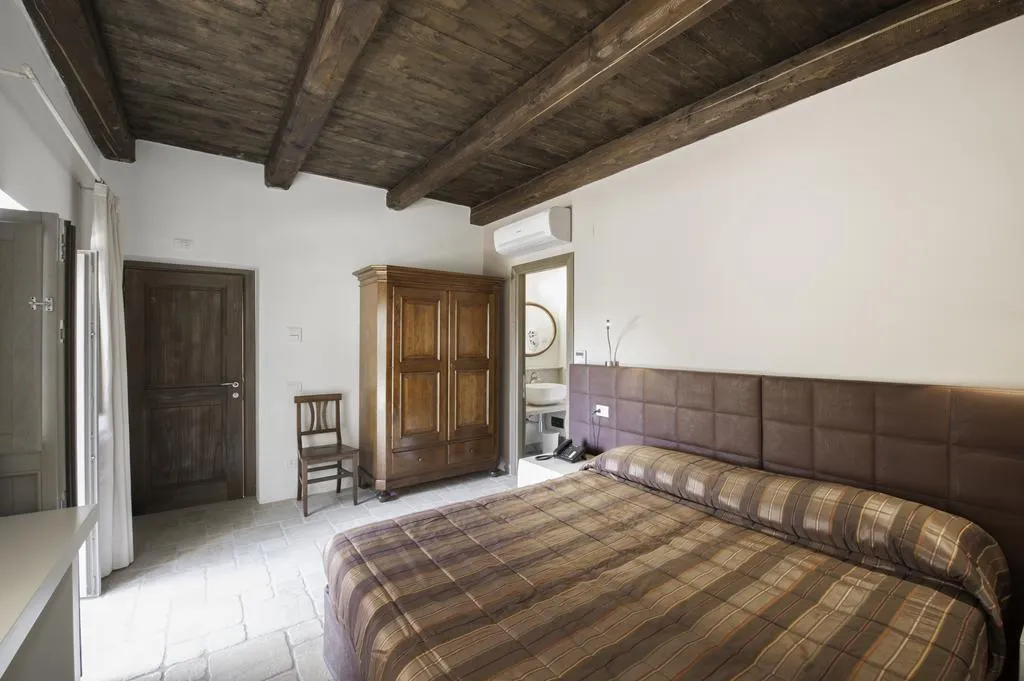 DOUBLE SUPERIOR LAKE VIEW Room, Liscia Country Relais, Olbia