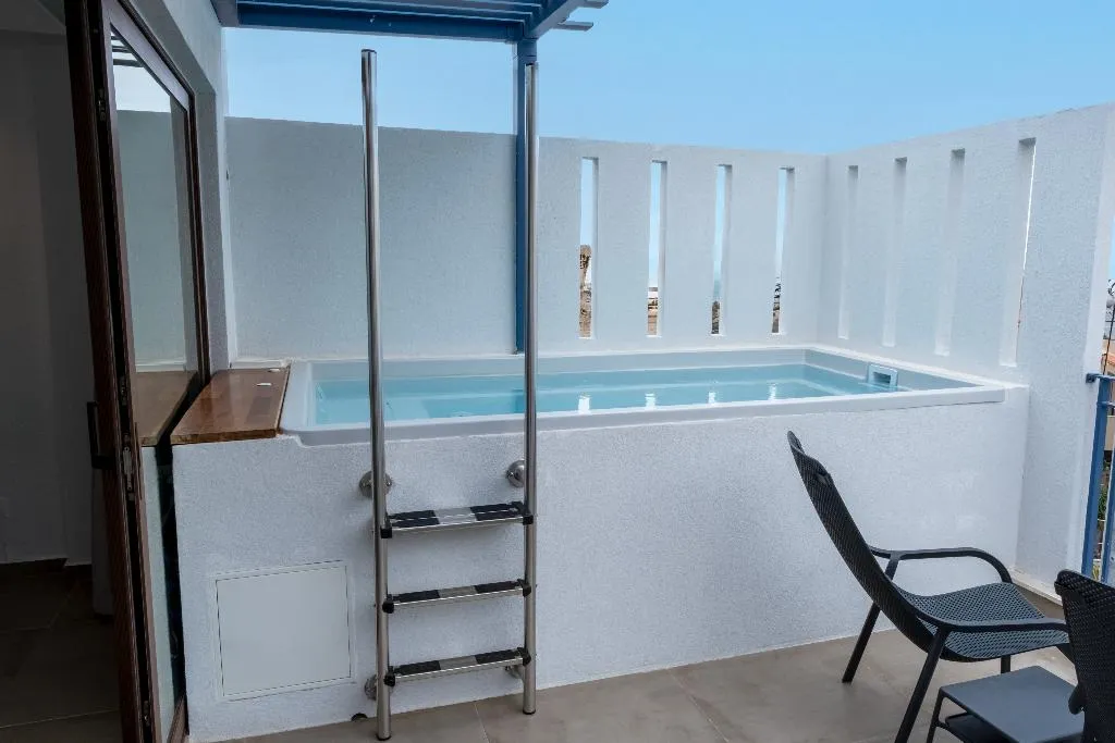 APARTMENT THREE BEDROOMS WITH PRIVATE POOL Room, Mika Villas & Suites, Crete