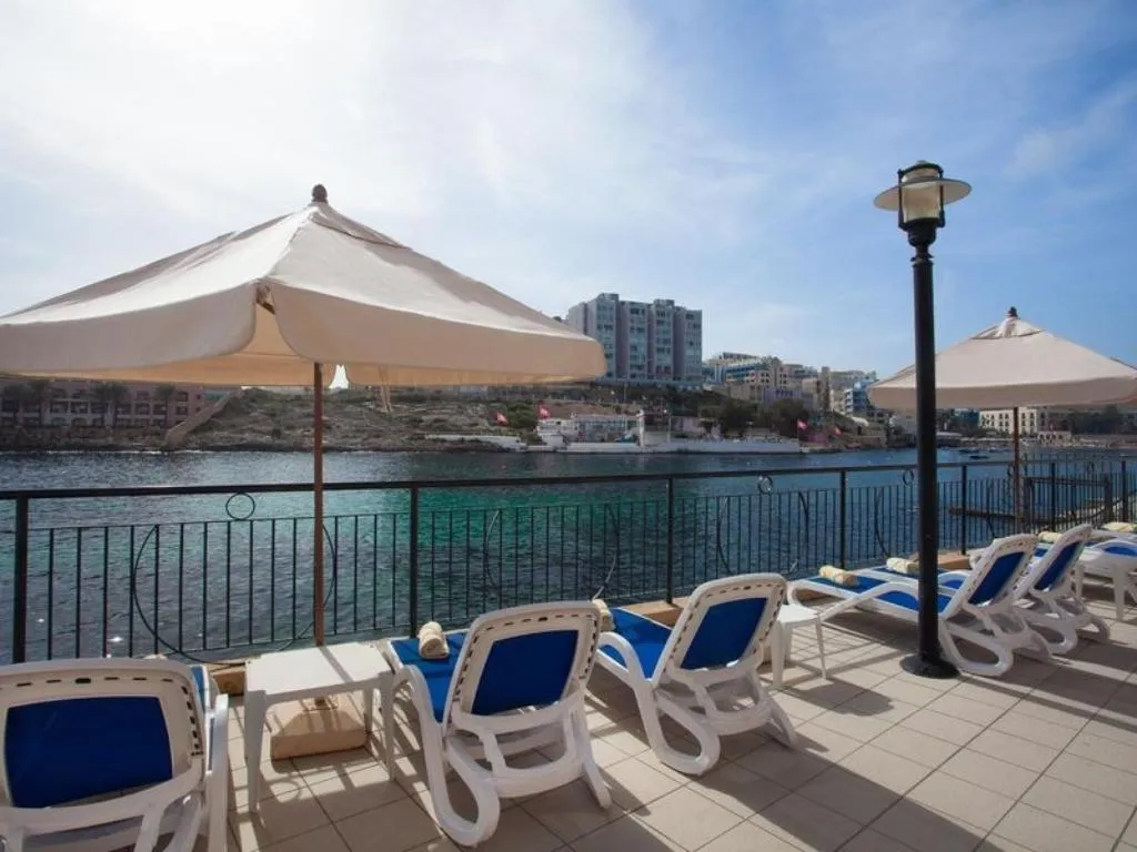 Pool, Verdi St Georges Bay Marina, Malta