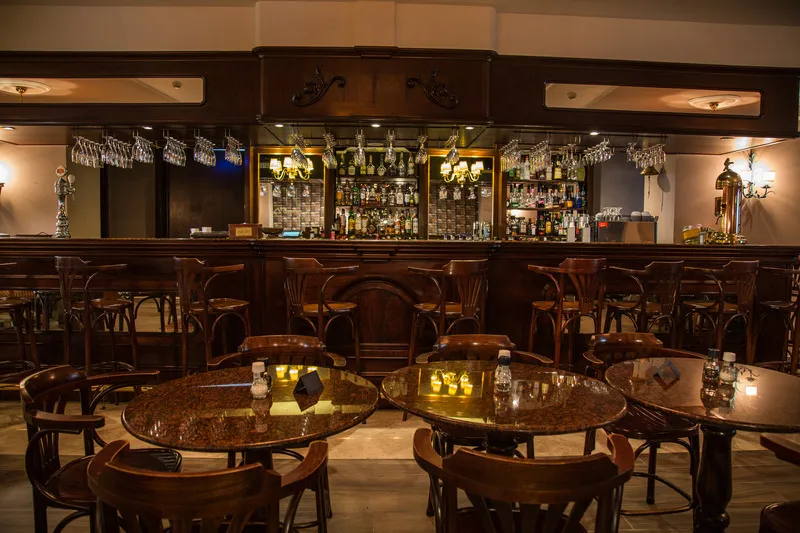 Bar, AX Palazzo Capua, Malta