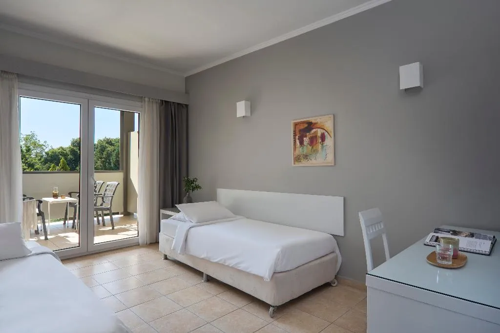 FAMILY ROOM POOL VIEW Room, Ariti Grand Hotel Corfu, Corfu