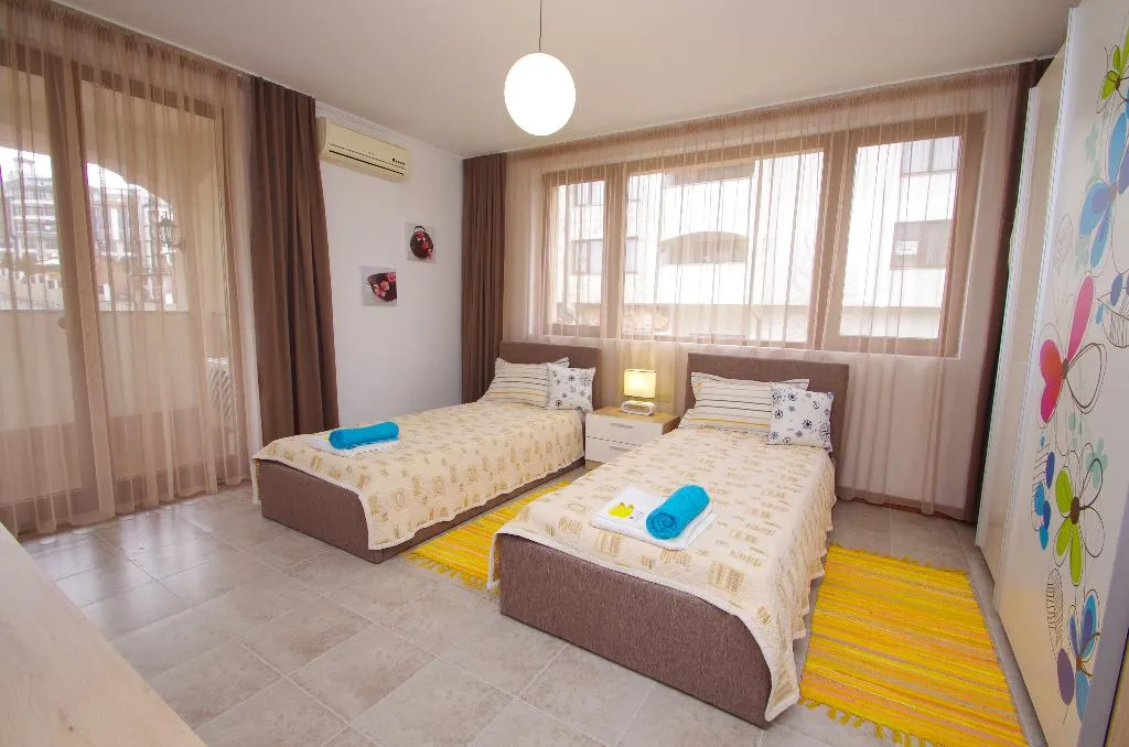 APARTMENT TWO BEDROOMS Room, Casa Real, Bourgas