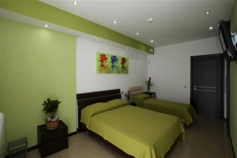 DOUBLE STANDARD Room, Studio 83, Naples