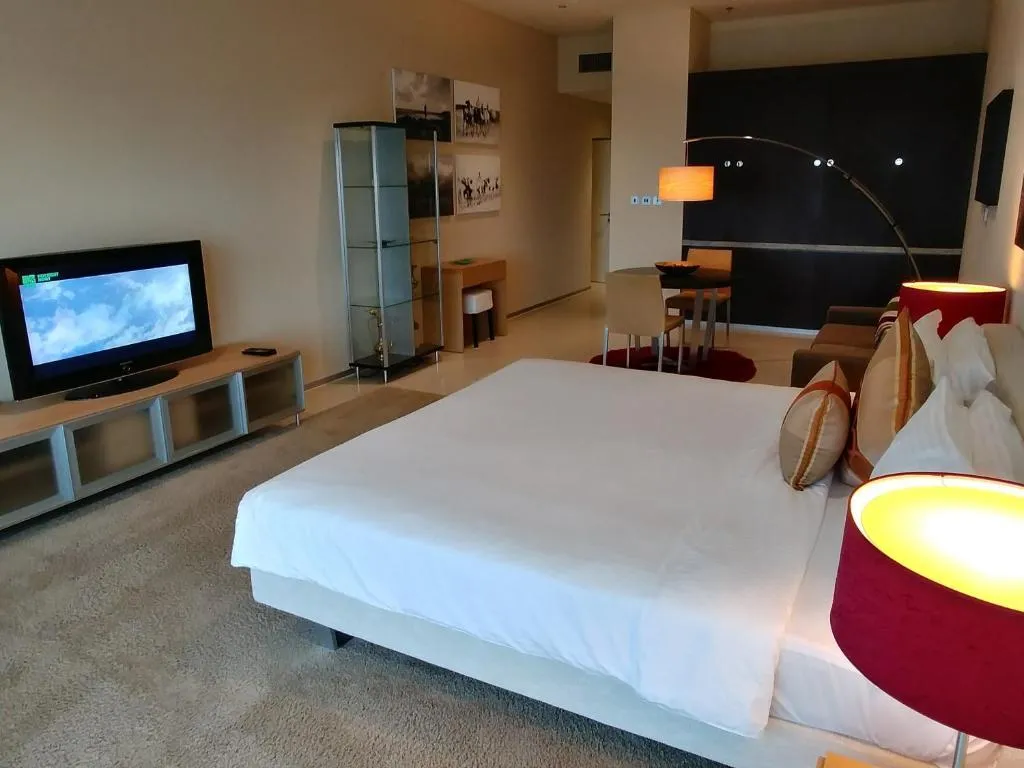 APARTMENT THREE BEDROOMS Room, Ascott Park Place Dubai, Dubai