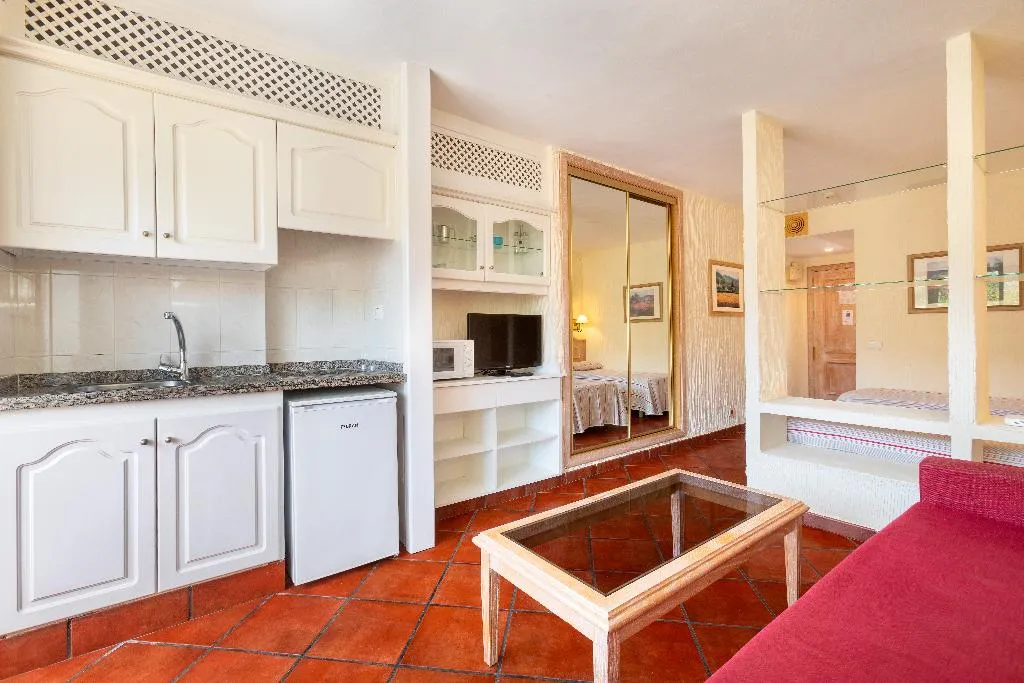 Room, Masaru, Tenerife