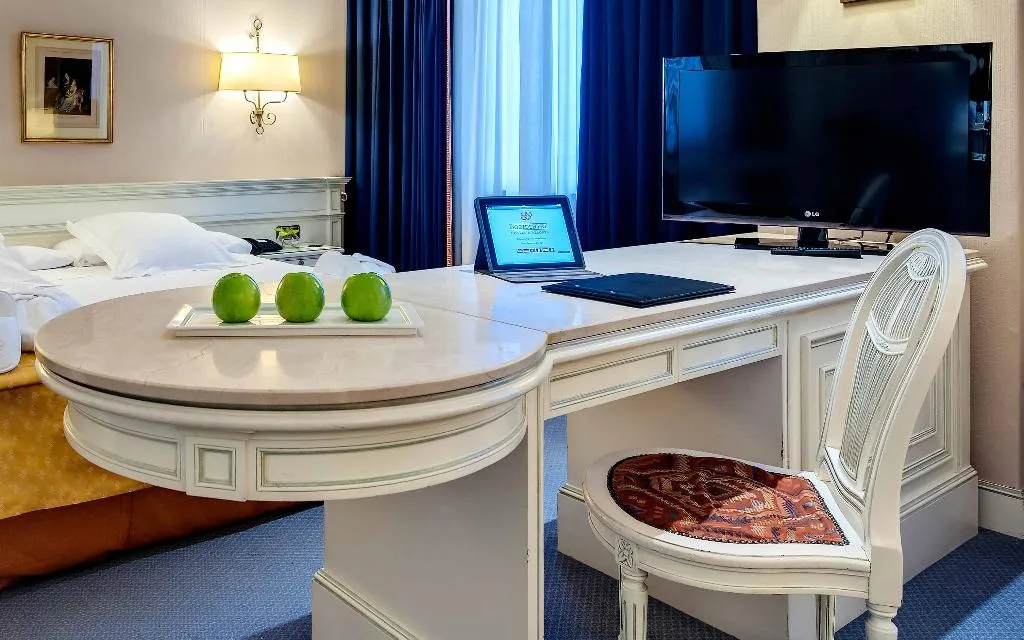DOUBLE PREMIER Room, Miguel Angel, Madrid