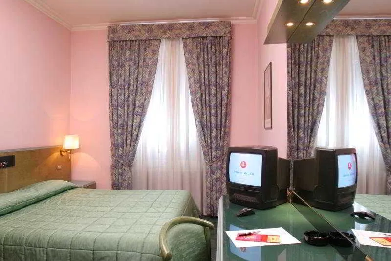 Room, Argentina, Rome