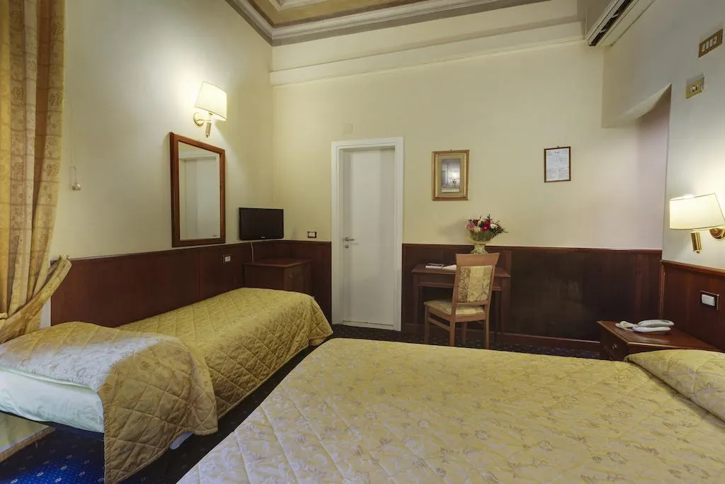 QUADRUPLE STANDARD Room, Arizona, Florence