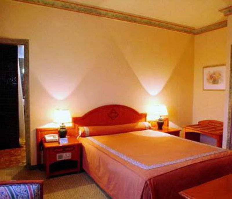 Room, Sofia, Fez