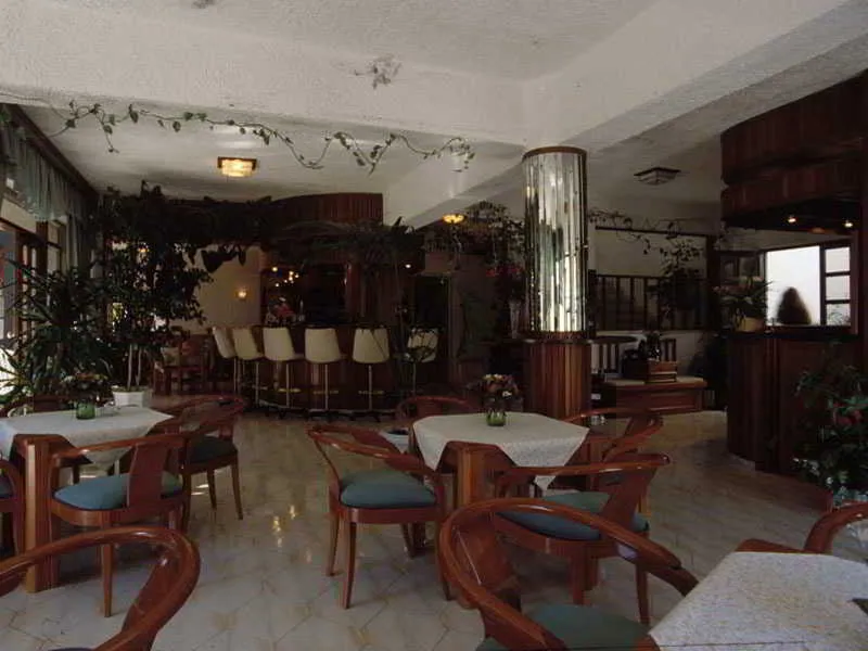 Lobby, Fevro, Crete