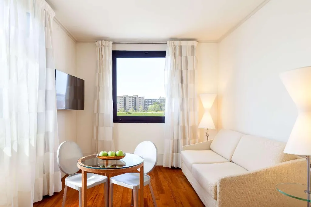 JUNIOR SUITE KING SIZE BED Room, Hilton Garden Inn Florence Novoli, Florence
