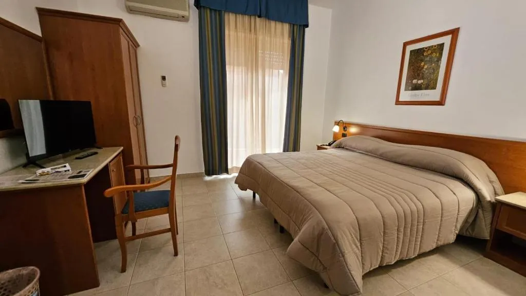 DOUBLE WITH BALCONY Room, GH Hotel & Restaurant, Palermo