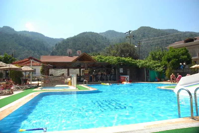 Pool, Efem, Dalaman
