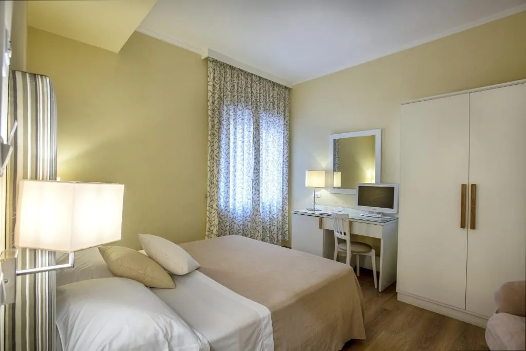 DOUBLE STANDARD Room, Hotel Regina Sorrento, Naples