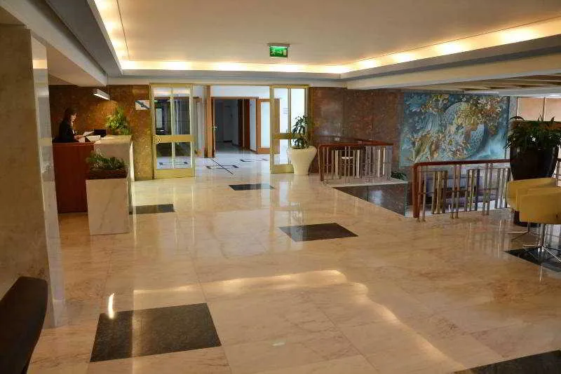 Lobby, Joao Paulo II, Porto