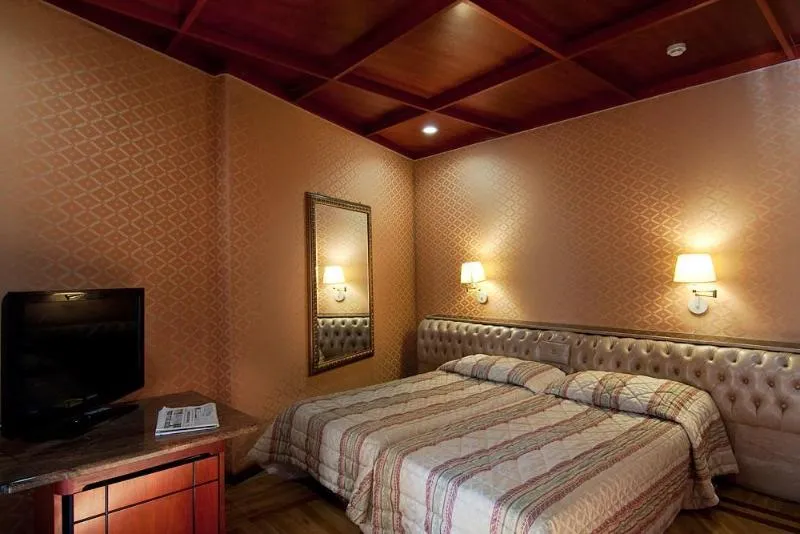 DOUBLE CLASSIC Room, Hotel Prince Galles, Rome