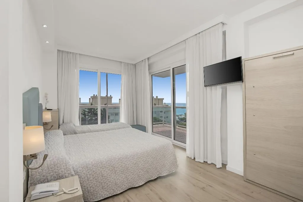 QUADRUPLE STANDARD Room, Hotel Palia Las Palomas, Costa Del Sol