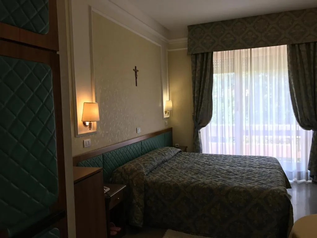 Double or Twin STANDARD Room, Mondial Park Hotel, Rome