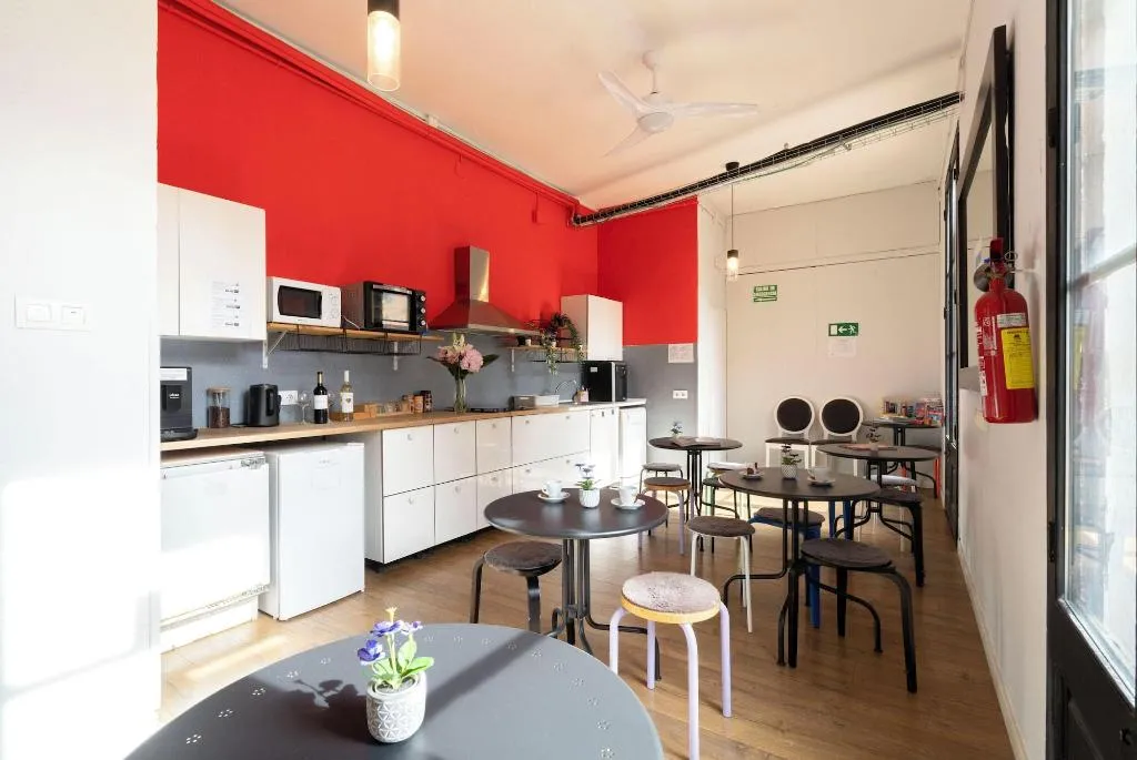 Sports and Entertainment, Break BCN - Hostal & Coffeebar, Barcelona