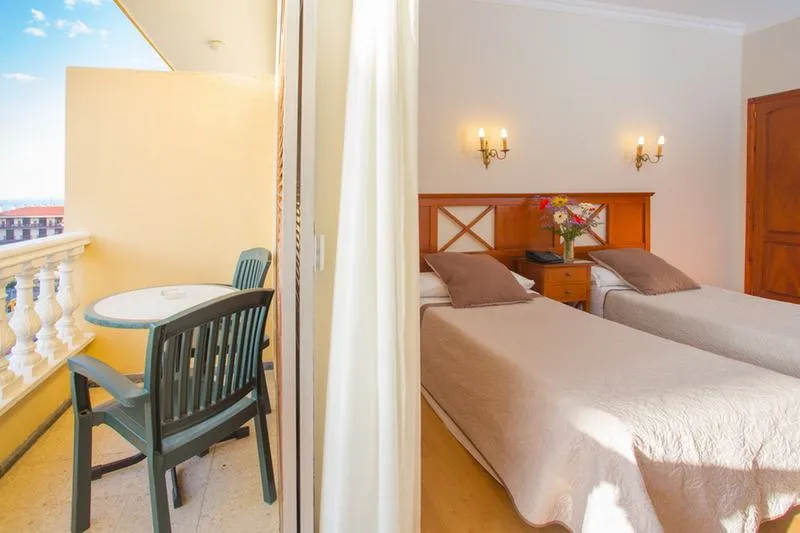 Room, Marte, Tenerife