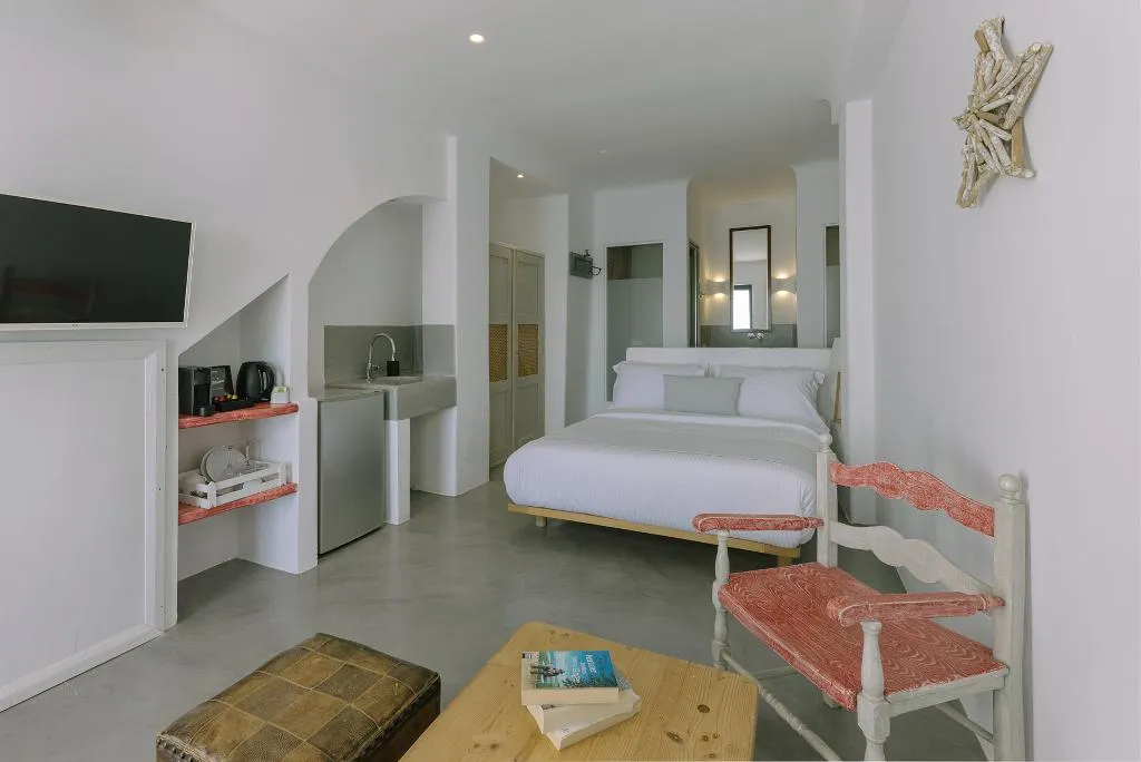 SUITE WITH JACUZZI Room, Afroessa Hotel, Santorini