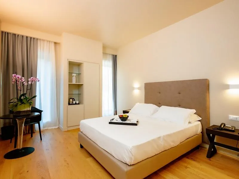 DOUBLE STANDARD Room, Hotel Politeama, Palermo