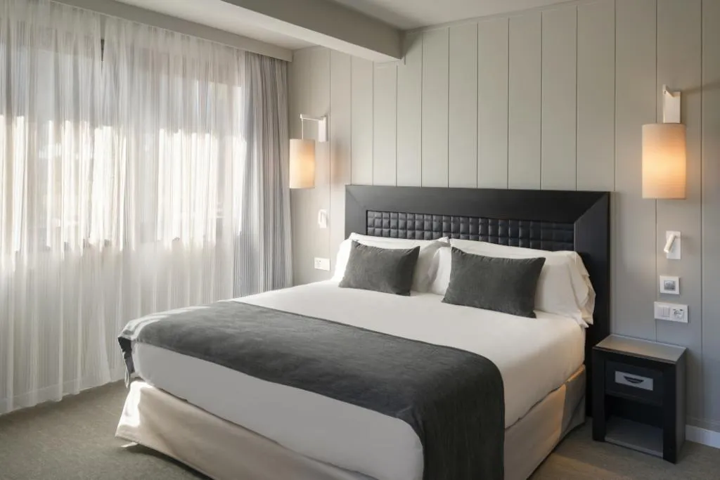 Room, Salles Hotel Aeroport de Girona, Costa Brava