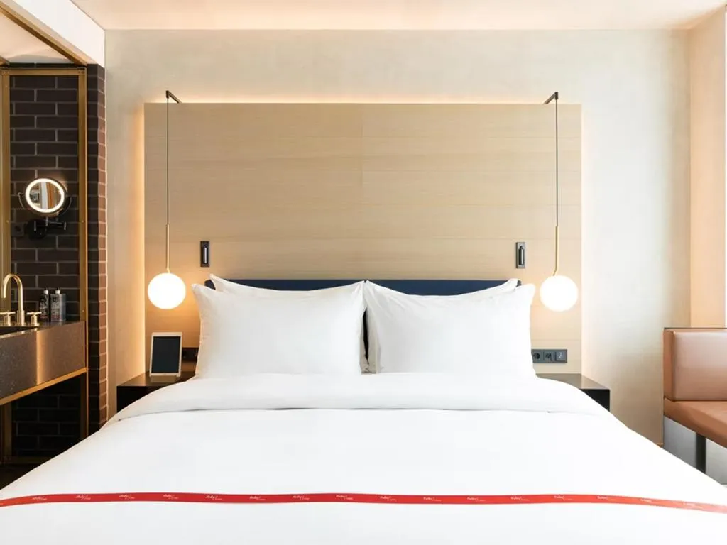 Double or Twin RUN OF HOUSE Room, Ruby Emma Hotel Amsterdam by IHG, Amsterdam
