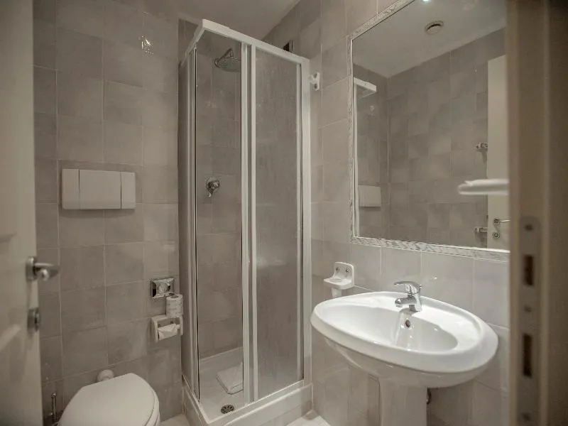 Double or Twin CLASSIC Room, Villa Torlonia Hotel, Rome