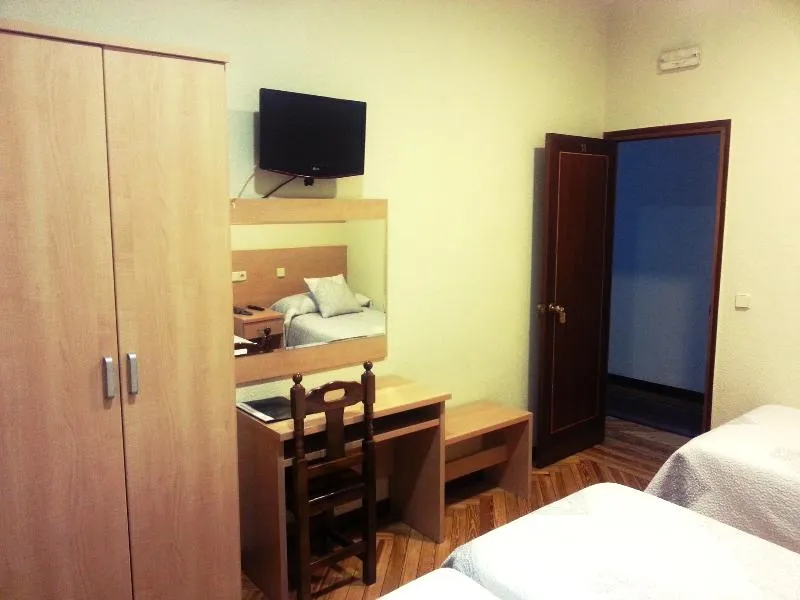TRIPLE STANDARD Room, Hostal Avenida, Madrid
