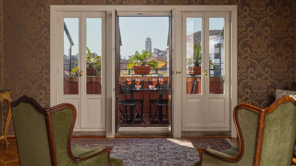 APARTMENT SUPERIOR WITH TERRACE Room, Palazzo Paruta, Venice