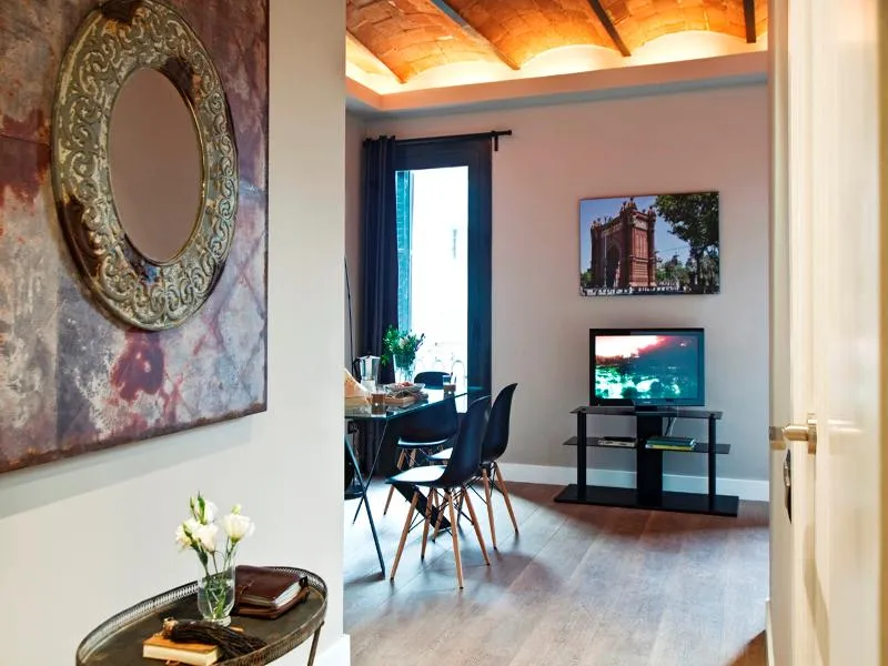 APARTMENT CAPACITY 6 Room, AinB Eixample-Miro Apartments, Barcelona