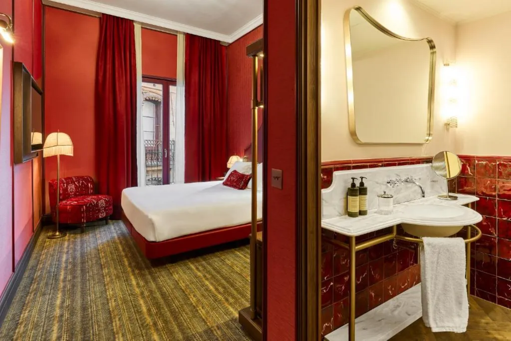Double or Twin DELUXE WITH BALCONY Room, España Ocean Drive Newly Renovated, Barcelona