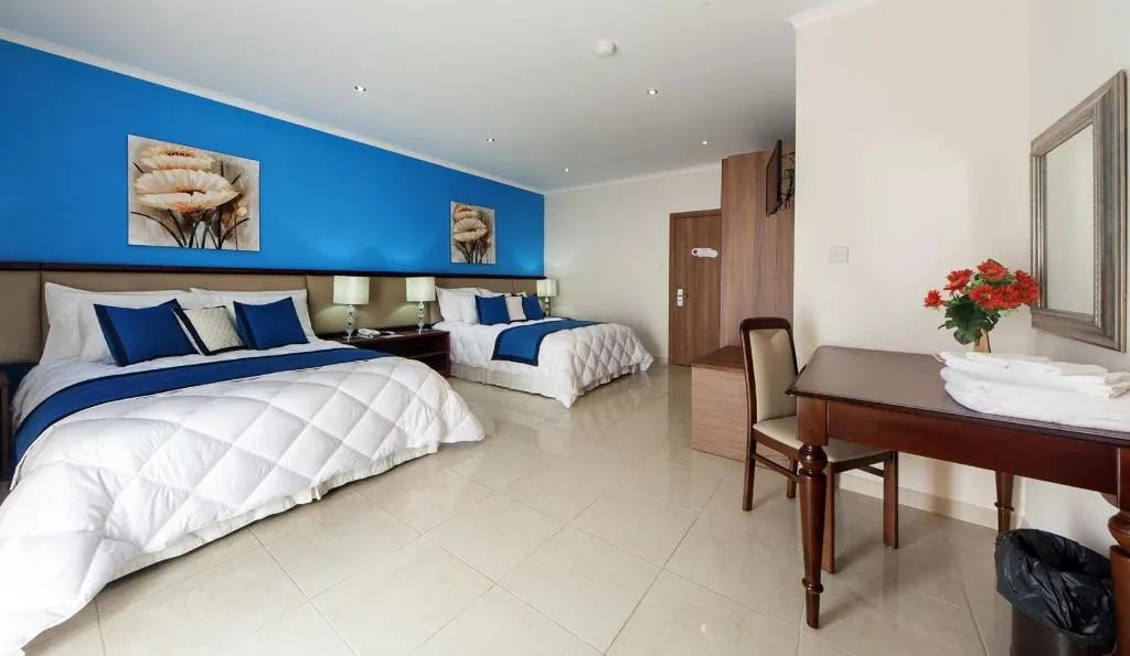 QUADRUPLE SEA VIEW Room, Port View Guest House, Malta