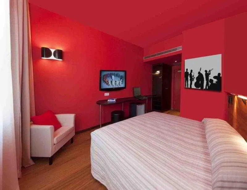 SINGLE STANDARD Room, Athens Center Square, Athens