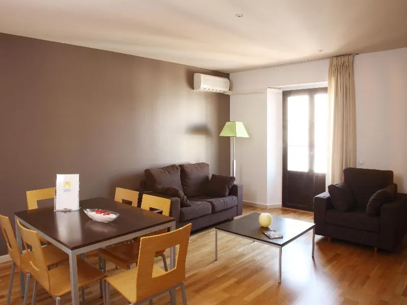 APARTMENT CAPACITY 2 TWO BEDROOMS Room, MH Apartments Ramblas, Barcelona