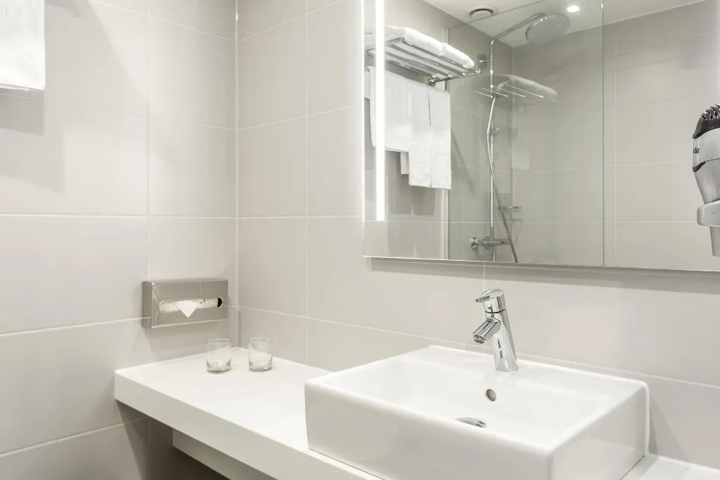 DOUBLE CANAL VIEW Room, NH City Centre Amsterdam, Amsterdam